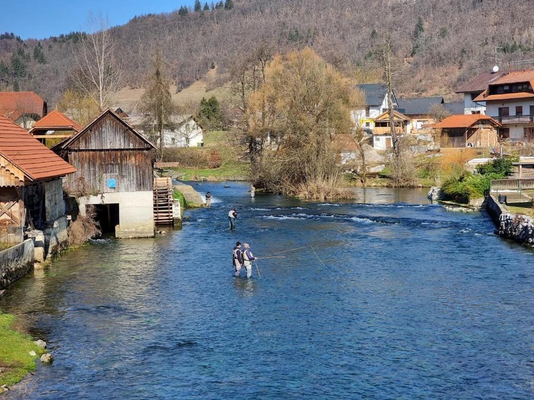 Krka River Lodge Znojile pri Krki Eksteriør bilde