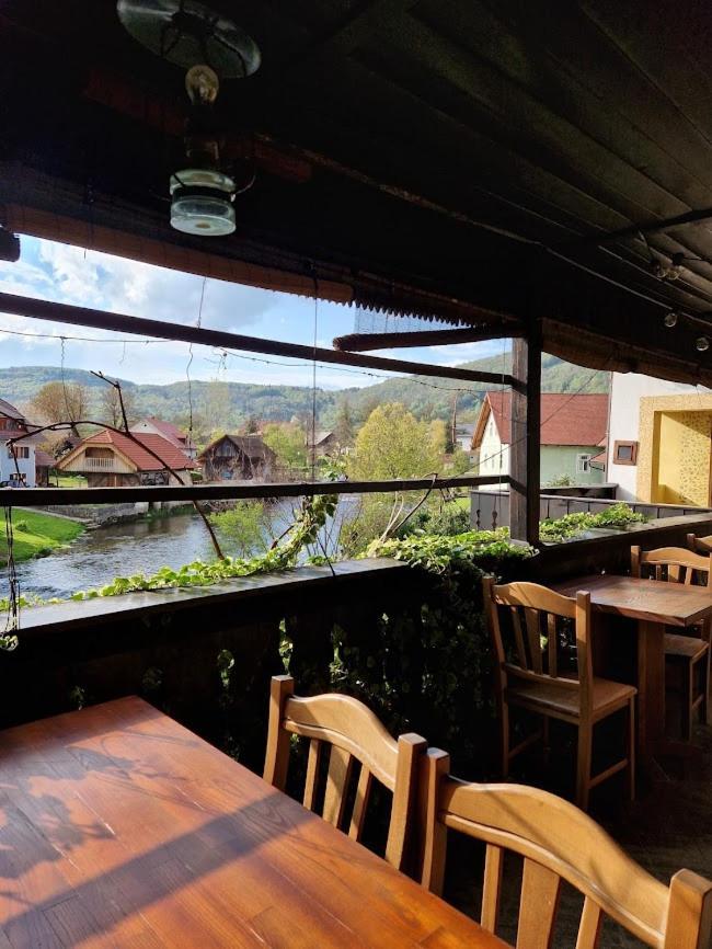 Krka River Lodge Znojile pri Krki Eksteriør bilde
