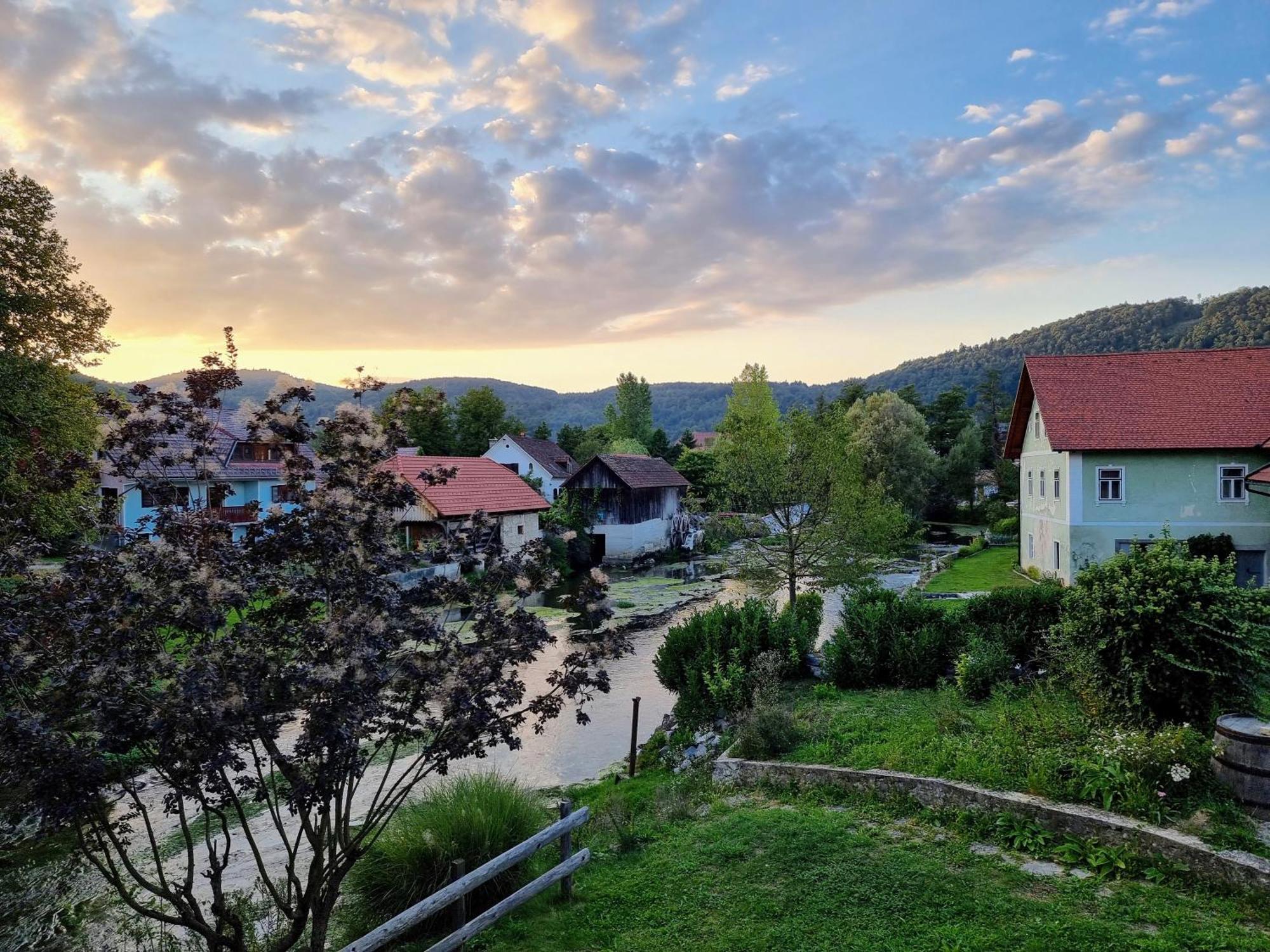 Krka River Lodge Znojile pri Krki Eksteriør bilde